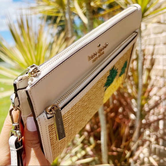 Kate Spade Cute Wristlet - Picture 6 of 6